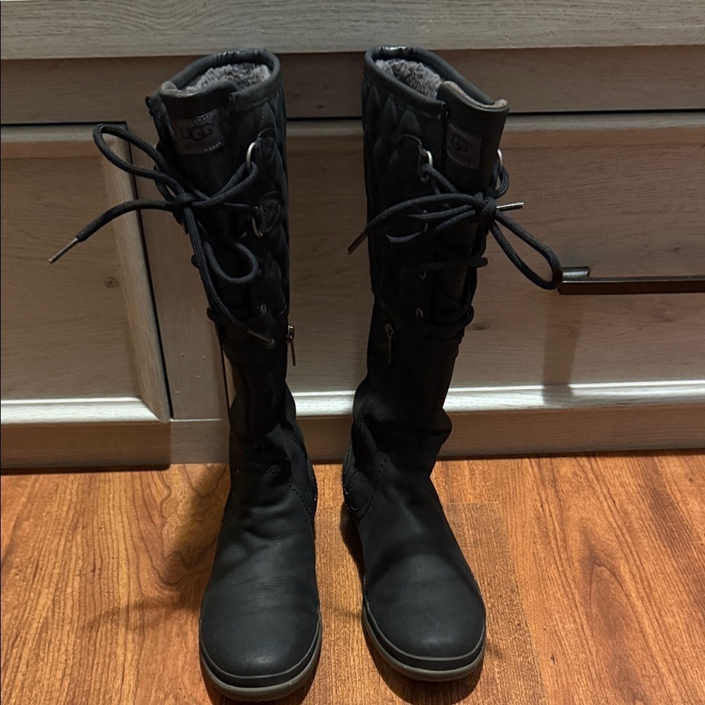 UGG Women’s Black Quilted Lace-Up Boots Sz 7